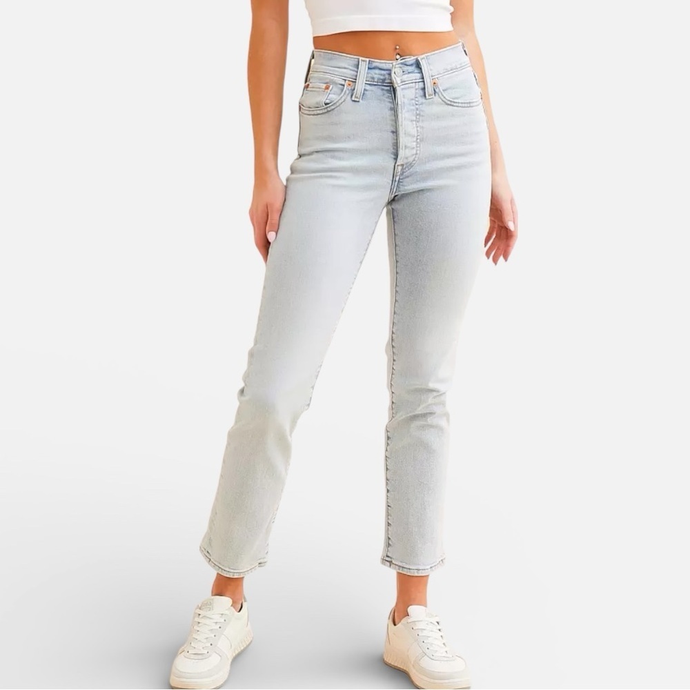 Levi’s Very Light Wash Wedgie Straight Leg Jeans